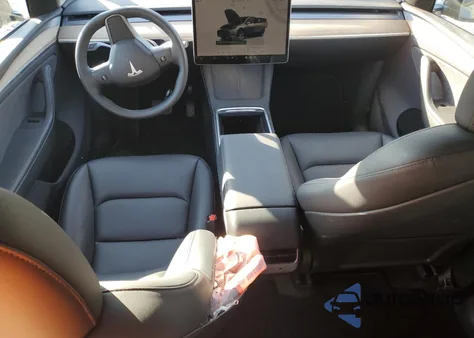 2024 Tesla Model Y z USA, uszkodzony, nr VIN 7SAYGDEE6RA222101